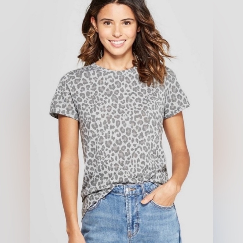 Zoe + Liv size medium tee